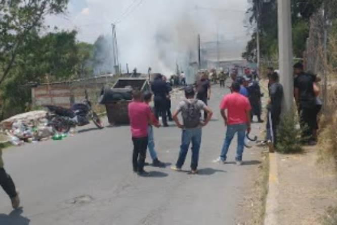 Incendio consume casas en la colonia San Juan del Río en Texmelucan