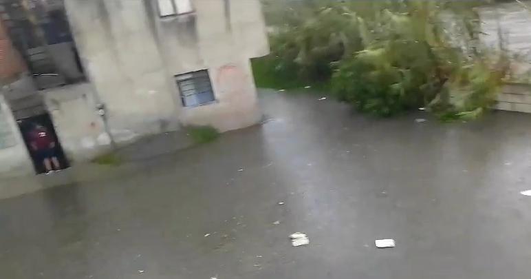 Vecinos a orillas de río Alseseca sufren estragos por la lluvia en Puebla capital