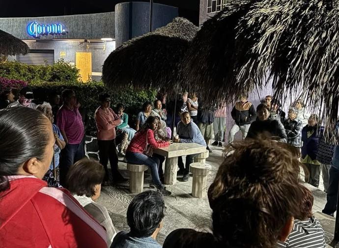 Edil de Tianguismanalco deja plantados a vecinos del fraccionamiento Casas GEO