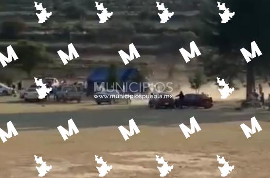 VIDEO Durante final de futbol en Tlahuapan ebrio casi atropella a jugadores