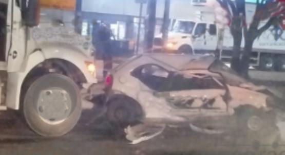Fatal choque entre Chevy y camión de basura en avenida Las Torres