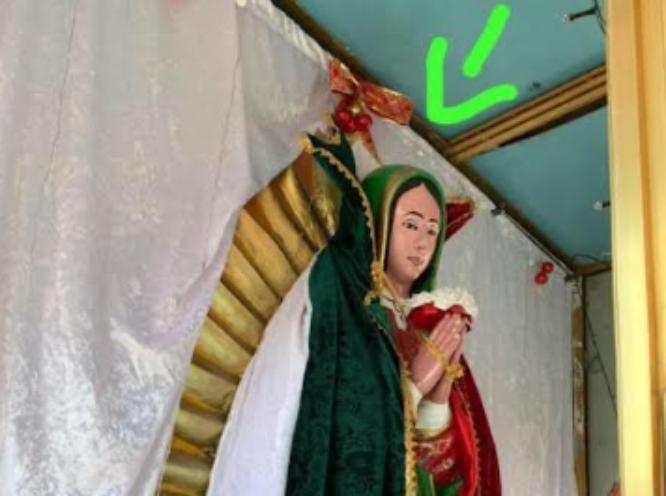 Roban Corona de la Virgen de Guadalupe de capilla en Santiago Miahuatlán