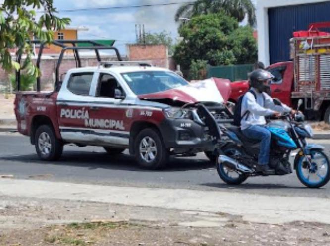 Patrulla de la policía municipal de Izúcar genera carambola