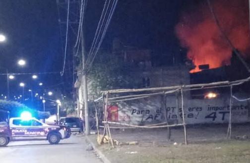 Se registra incendio en tapicería de Izúcar