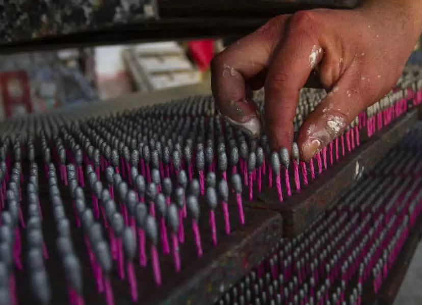 Cárteles en Michoacán reclutan a artesanos pirotécnicos para fabricar explosivos