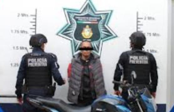 SSC de Atlixco recupera moto con reporte de robo y detiene al conductor