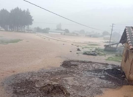 Comunidad de Ajolotla en Chignahuapan, inundada tras fuerte lluvia