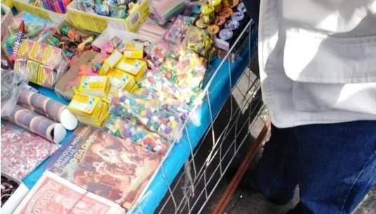 Alertan vecinos del tianguis regional de Atlixco por venta de cohetones