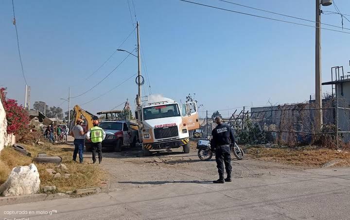 Incendio en calles de Texmelucan consume dos autos