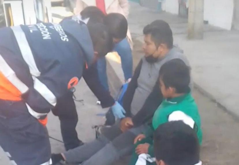 Familia de Atlixco sufre accidente mientras viajaba en moto