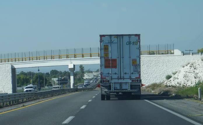 Transportistas piden mayor seguridad en carreteras estatales 