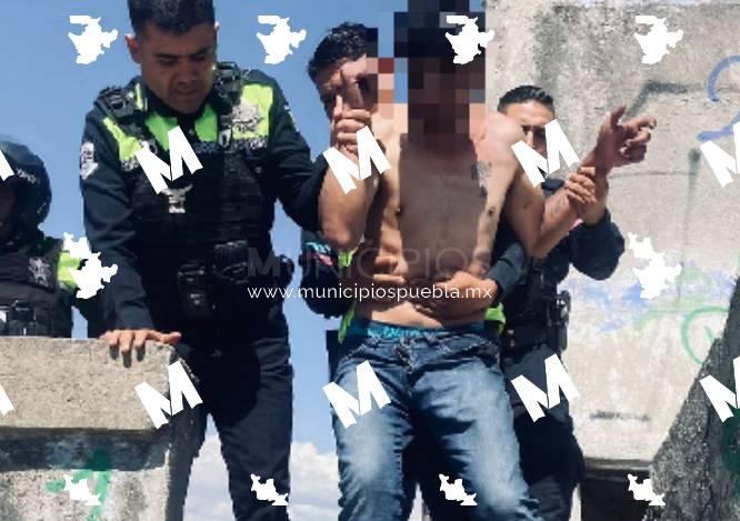 Policías evitan que hombre se aventara de edificio frente a Paseo Bravo