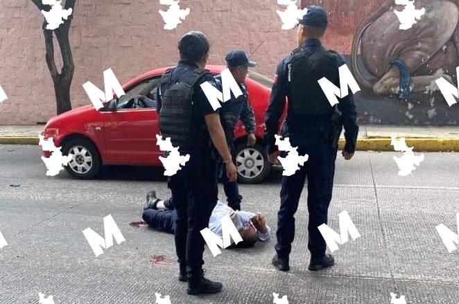 Patrulla estatal atropella a un hombre sobre bulevar 5 de Mayo