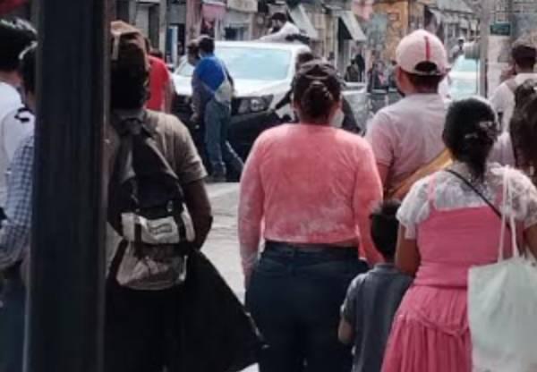 Se enfrentan ambulantes y autoridades en centro histórico de Puebla