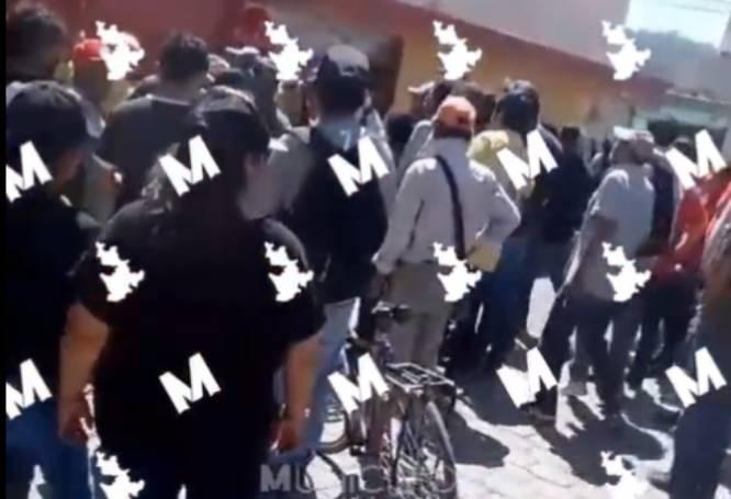 VIDEO Quieren linchar a presunto ladrón en Amozoc