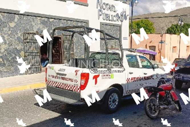 Asaltan a mujer frente a notaría en Tecamachalco 