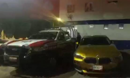 Menor de edad roba camioneta BMW y lo atrapan tras persecución en Cholula