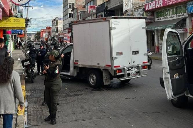 Sujetos armados intentan atracar a un chofer en calles de Texmelucan