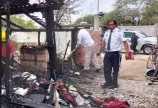 Incendio deja humilde vivienda en Ajalpan reducida en cenizas