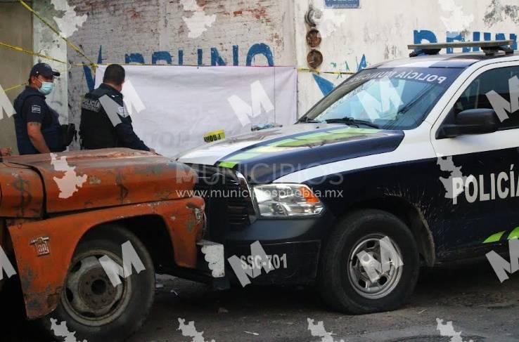 En día de muertos dejan cadáver embolsado en calles de Castillotla en Puebla