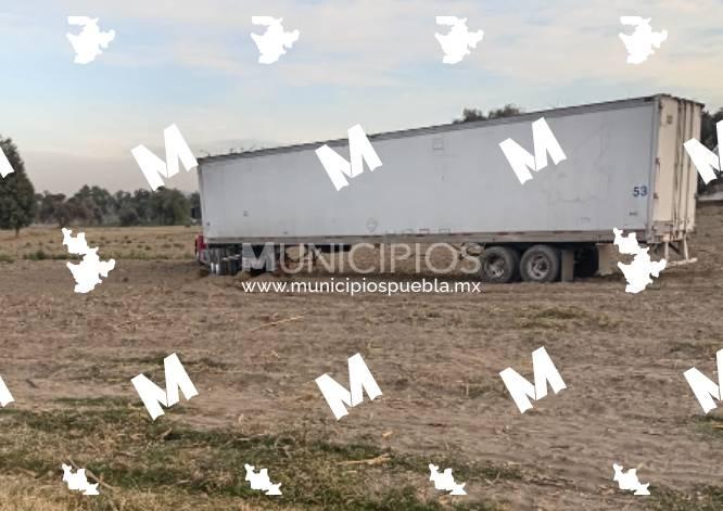 Recuperan tráiler robado en la México-Puebla; ya no tenía mercancía