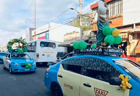 En Atlixco decenas de taxistas pasean a San Judas Tadeo