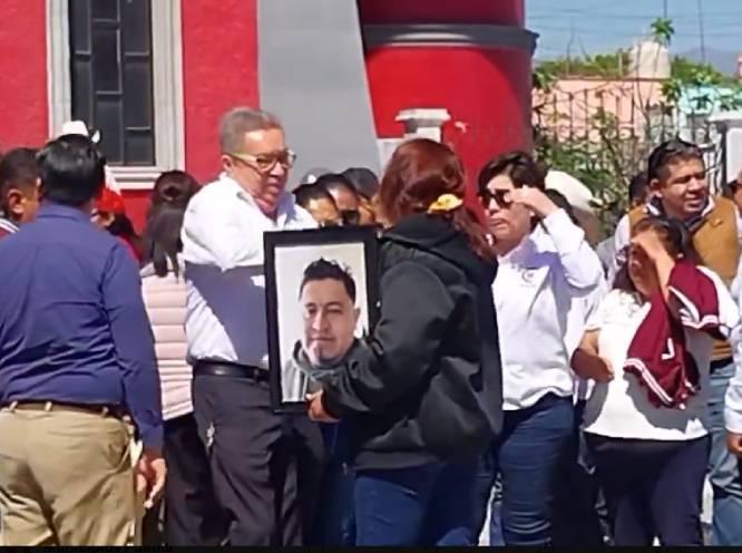 VIDEO Tras una semana del tiroteo en NY, sepultan a Obed en Tehuacán