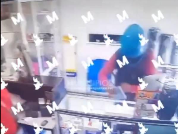 VIDEO Así atracan Telcel de la Magdalena Tetela en Acajete