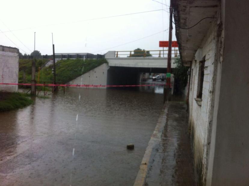 Se inundan puentes en Texmelucan por lluvias