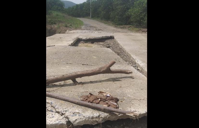 Grace dejó a punto de colapsar puente en Francisco Z Mena