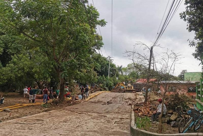 Va denuncia por puente mal hecho e inundación en Venustiano Carranza