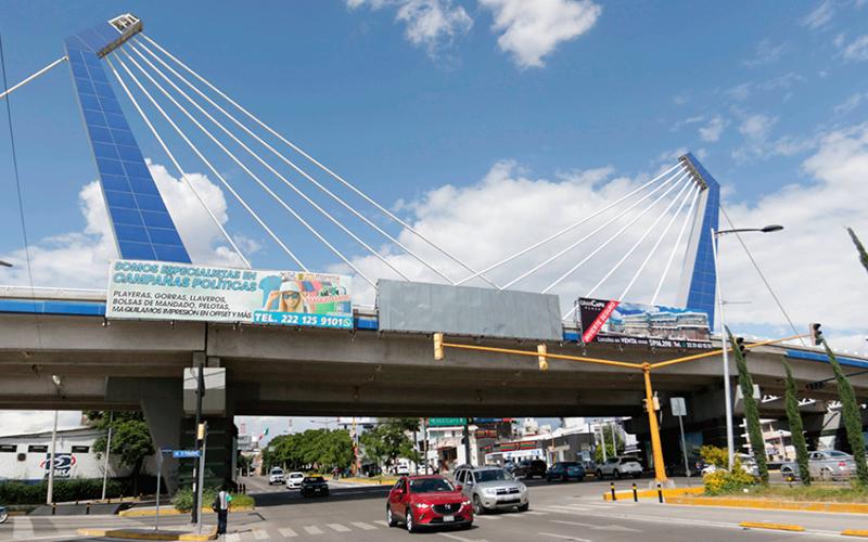 Gastaron 83.3 mdp en tirantes de ornato para puentes en Puebla