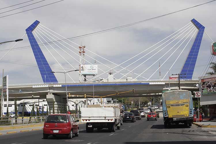 De ornato, tirantes en puentes de Moreno Valle, concluye CMIC