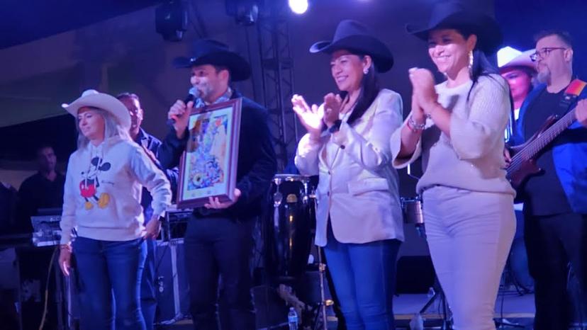 Bobby Pulido cautiva a miles de fans en la Feria de Atlixco