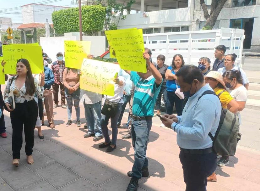 Rastro clandestino de pollo de Tehuacán viola sellos de clausura