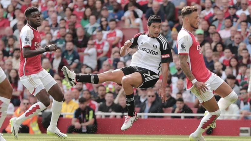 VIDEO Raúl Jiménez cerca del gol con el Fulham