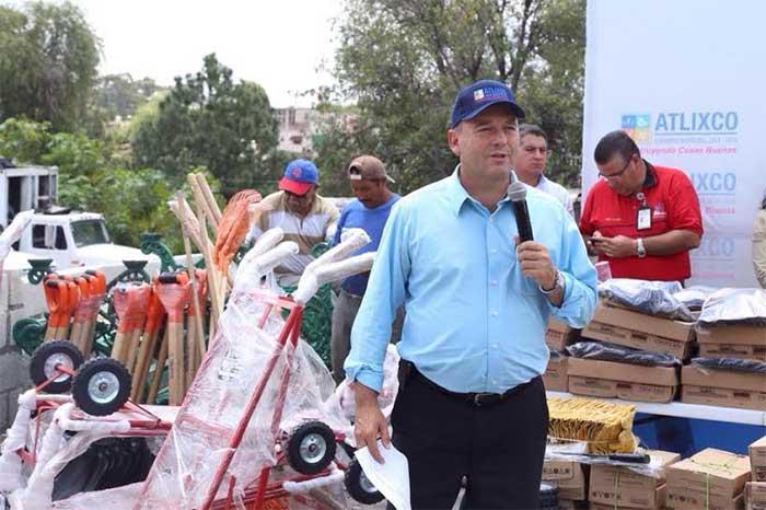 Entregan uniformes a empleados de limpieza de Atlixco