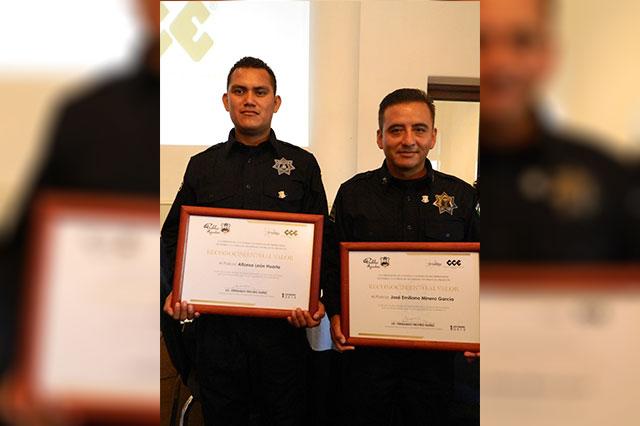 CCE otorga reconocimiento a policías de Cuautlancingo