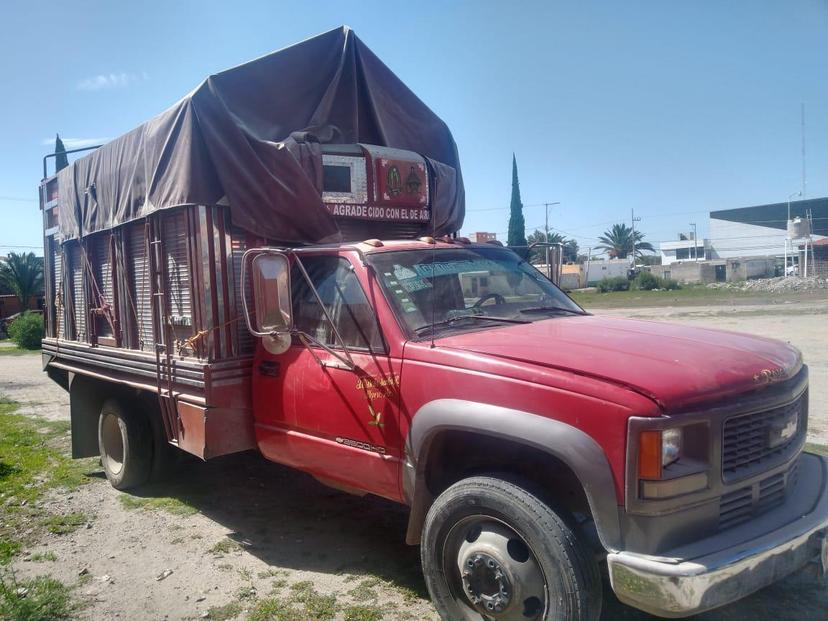 Ladrones abandonan una camioneta robada en Tecamachalco