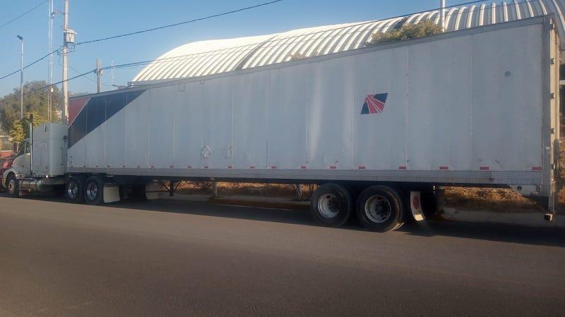 Recuperan tractocamión robado en la autopista Puebla-Orizaba