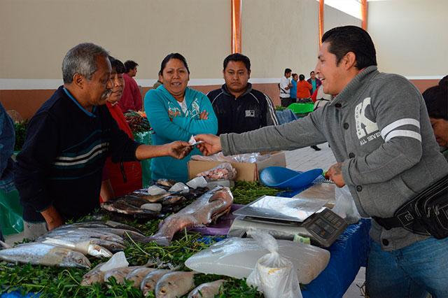 Regular el comercio informal, objetivo de nuevo tianguis de Xixitla