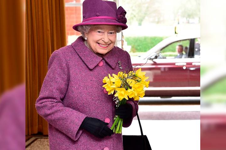 Hace su primera publicación en Instagrm la Reina Isabel II