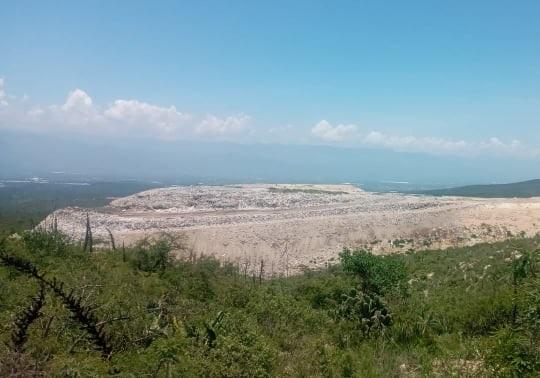 Esperan en Coapan proyectos de saneamiento del relleno sanitario de Tehuacán 