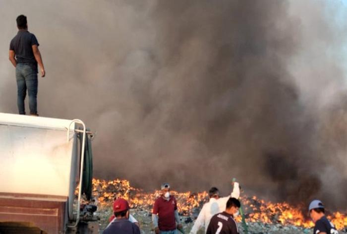 Se incendia relleno sanitario de Acatlán