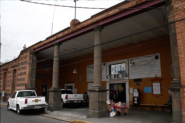 Sobrepoblado y con déficit de custodios el penal de Cholula