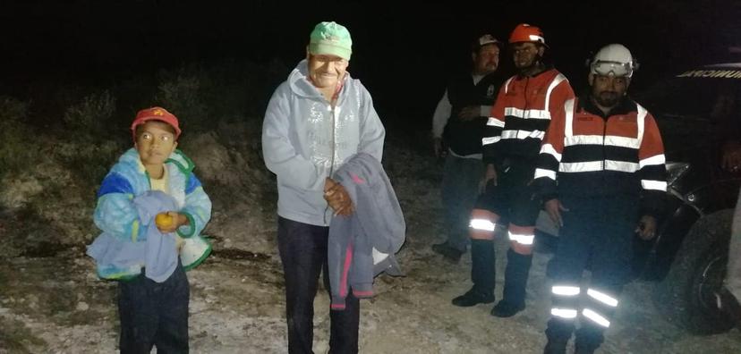 Rescatan de hipotermia a abuelito y niño en Tecamachalco 