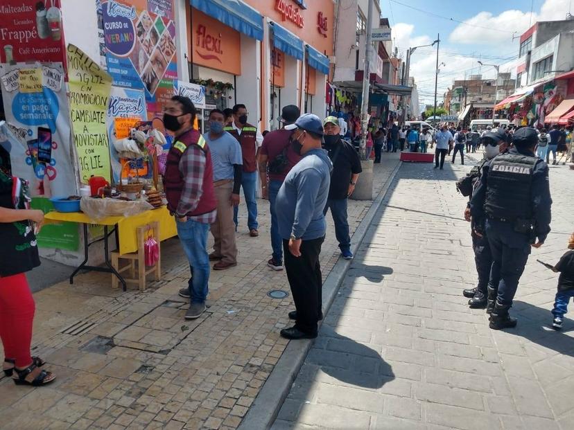 Retiran a ambulantes en Tehuacán por quejas de comercio establecido