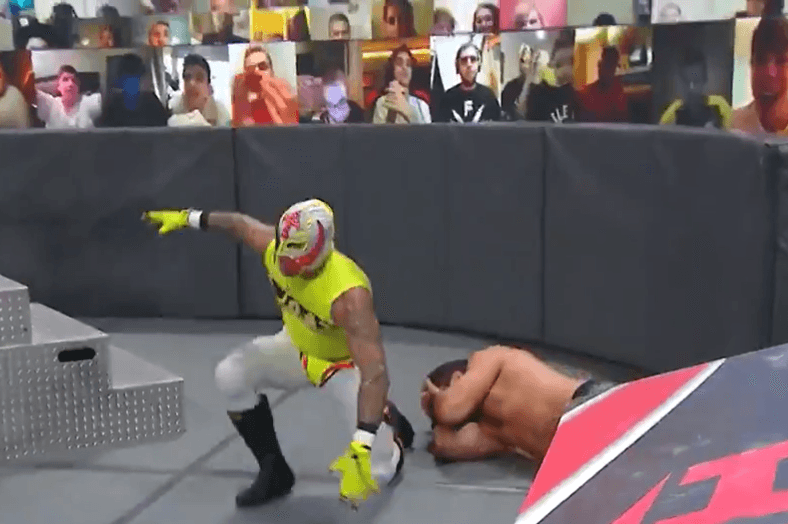 Aparece Rey Misterio y su hijo en la WWE