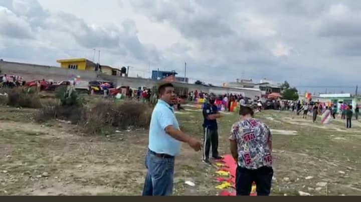 En plena contingencia alcalde de los Reyes de Juárez invita a evento de Papalotes