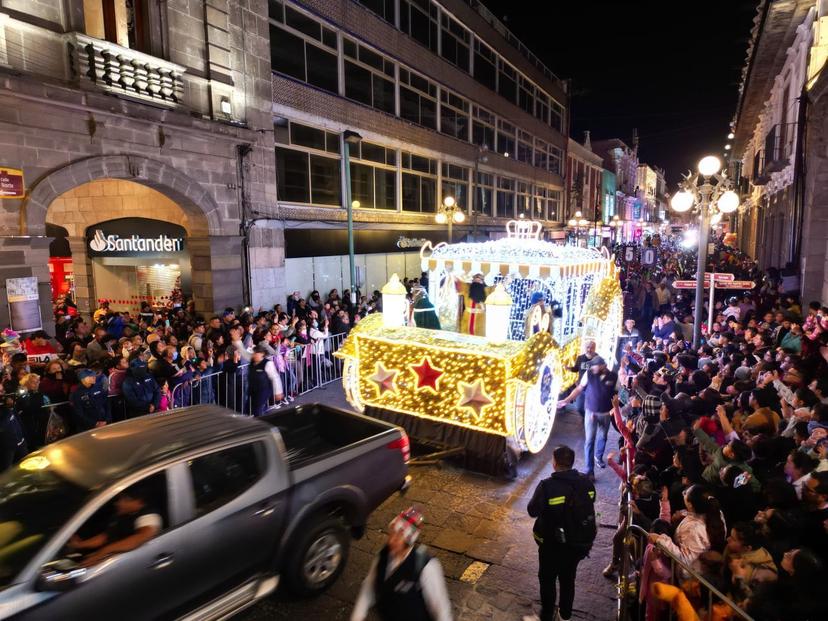 Poblanos recibieron a Melchor, Gaspar y Baltazar